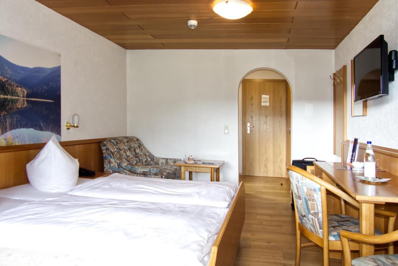 לוהברג Garnihotel Zur Linde - Bayerischer Wald - Aktivcard Mit 154 Kostenfreien Leistungen - Kostenloser Parkplatz מראה חיצוני תמונה