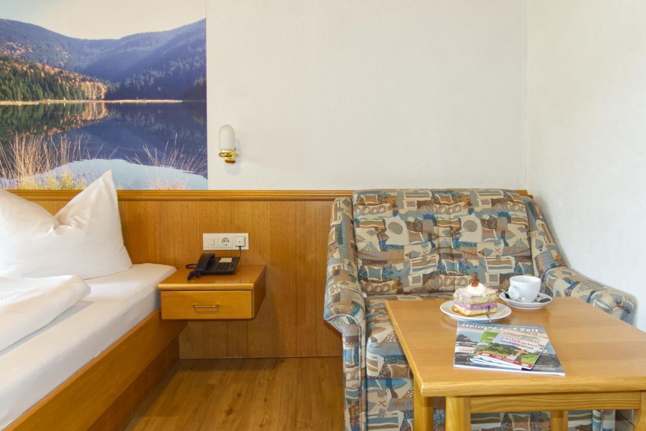 לוהברג Garnihotel Zur Linde - Bayerischer Wald - Aktivcard Mit 154 Kostenfreien Leistungen - Kostenloser Parkplatz מראה חיצוני תמונה