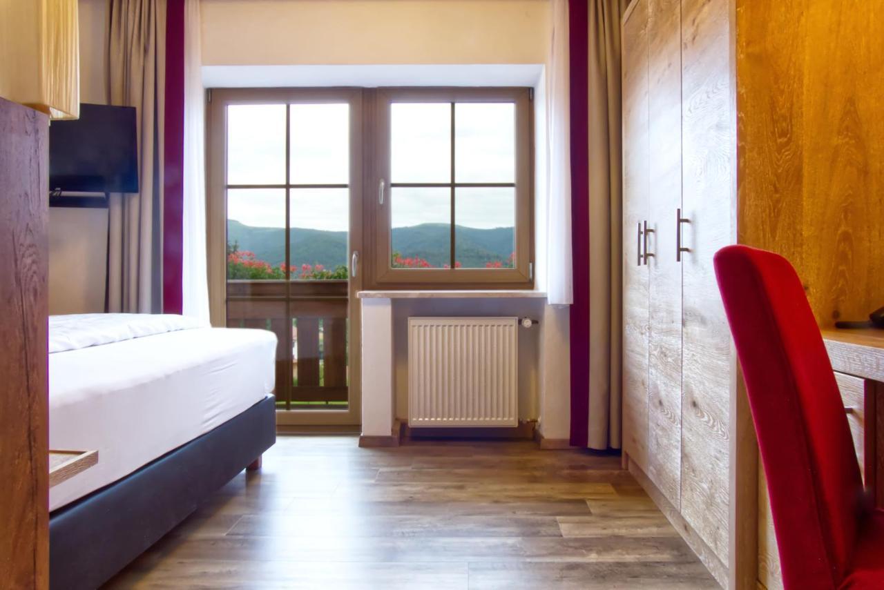לוהברג Garnihotel Zur Linde - Bayerischer Wald - Aktivcard Mit 154 Kostenfreien Leistungen - Kostenloser Parkplatz מראה חיצוני תמונה
