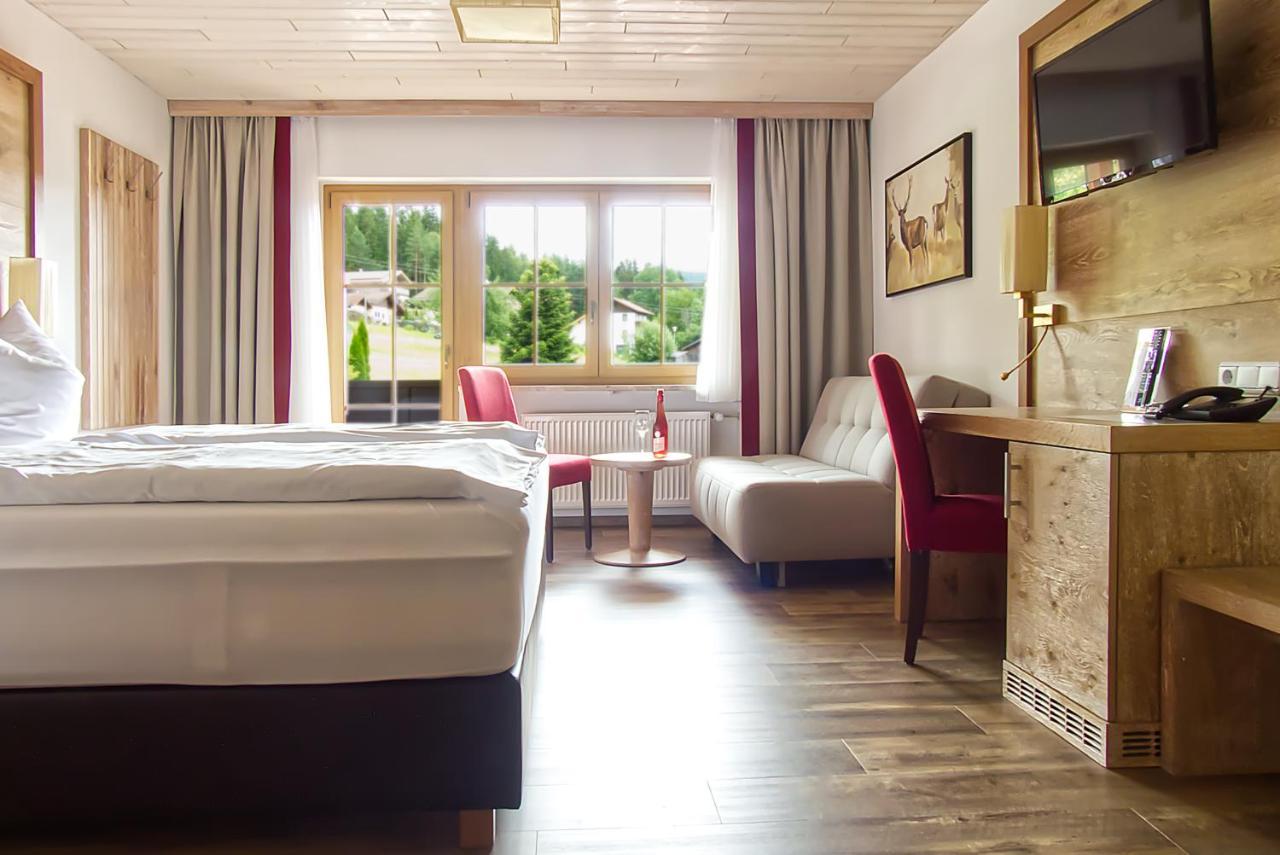 לוהברג Garnihotel Zur Linde - Bayerischer Wald - Aktivcard Mit 154 Kostenfreien Leistungen - Kostenloser Parkplatz מראה חיצוני תמונה