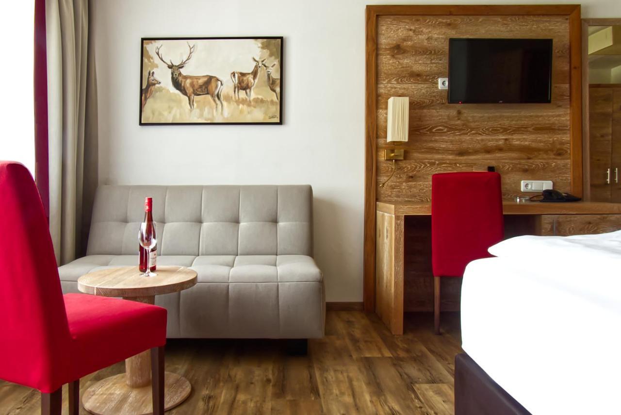 לוהברג Garnihotel Zur Linde - Bayerischer Wald - Aktivcard Mit 154 Kostenfreien Leistungen - Kostenloser Parkplatz מראה חיצוני תמונה