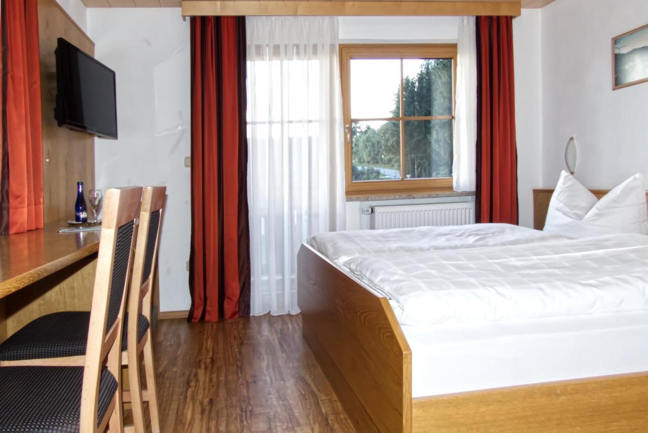 לוהברג Garnihotel Zur Linde - Bayerischer Wald - Aktivcard Mit 154 Kostenfreien Leistungen - Kostenloser Parkplatz מראה חיצוני תמונה