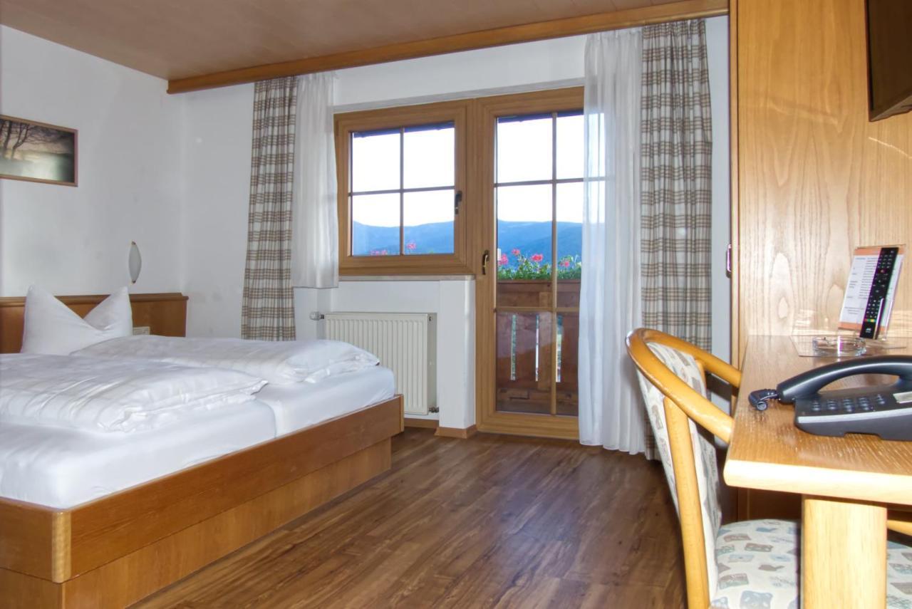לוהברג Garnihotel Zur Linde - Bayerischer Wald - Aktivcard Mit 154 Kostenfreien Leistungen - Kostenloser Parkplatz מראה חיצוני תמונה
